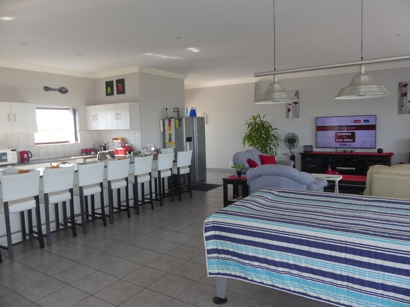 4 Bedroom Property for Sale in Golden Mile Western Cape